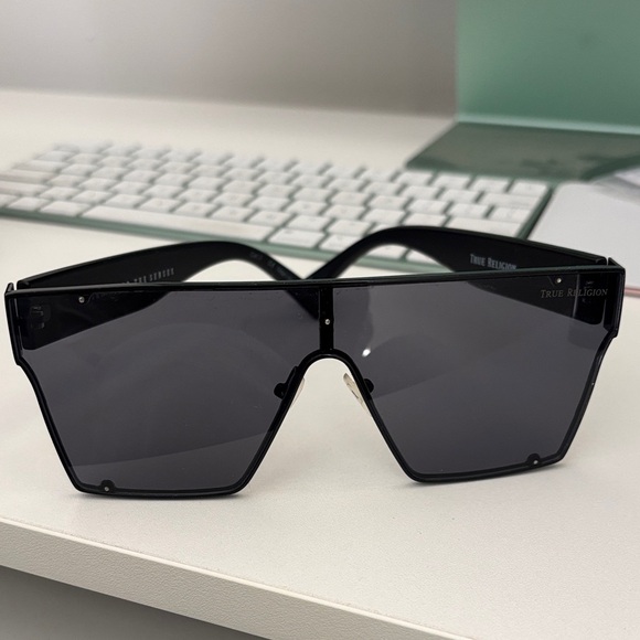 True Religion Dark Gray Sunglasses - Picture 1 of 3